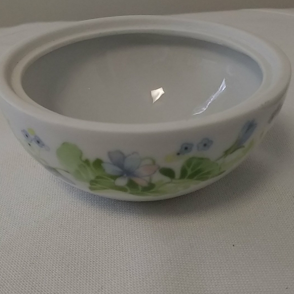 Lovely porcelain trinket holder - Picture 3 of 6